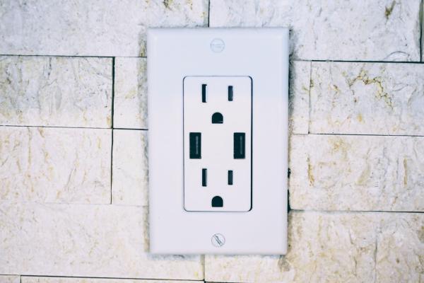 How to install a USB Outlet
